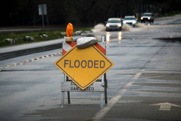 estrada inundada - san francisco bay area fotos imagens e fotografias de stock