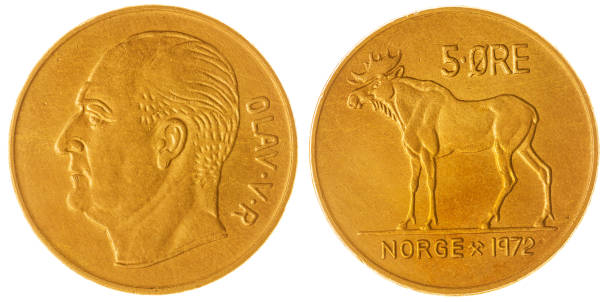 5 mineral 1972 moneda aislada sobre fondo blanco, noruega - coin swedish currency swedish coin collection fotografías e imágenes de stock