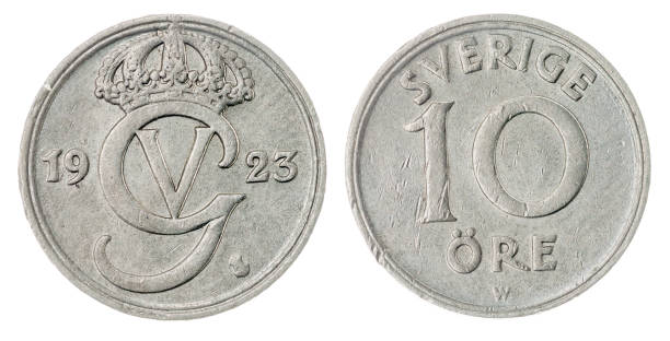 10 mineral 1923 moneda aislada sobre fondo blanco, suecia - coin swedish currency swedish coin collection fotografías e imágenes de stock