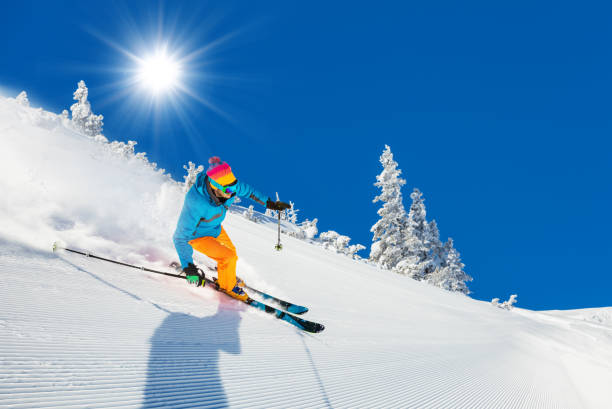 istock Skier on piste running downhill 643020958