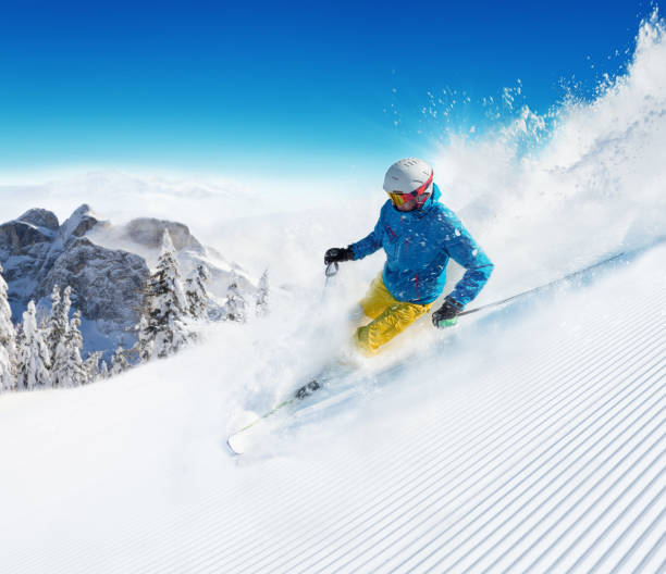 istock Skier on piste running downhill 643021332