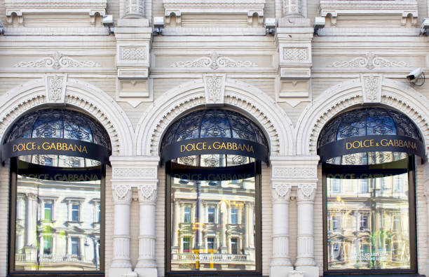 famous fashion brand's store's windows with signage - dolce & gabbana imagens e fotografias de stock