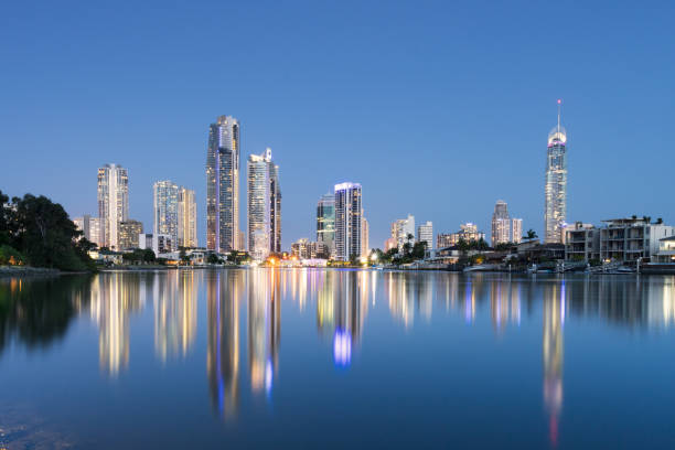 istock The Surfers Paradise skyline reflections 643043814