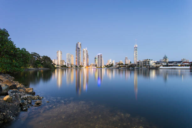 istock The Surfers Paradise skyline reflections 643043826