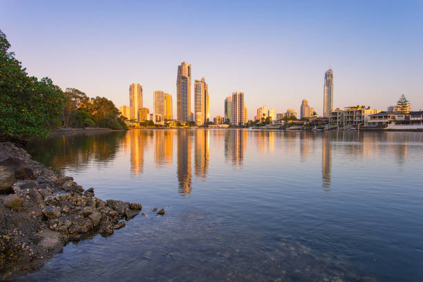 istock The Surfers Paradise skyline reflections 643053498
