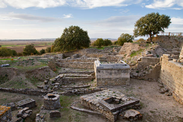 ruinen der antiken stadt troja, canakkale, türkei - ilium stock-fotos und bilder