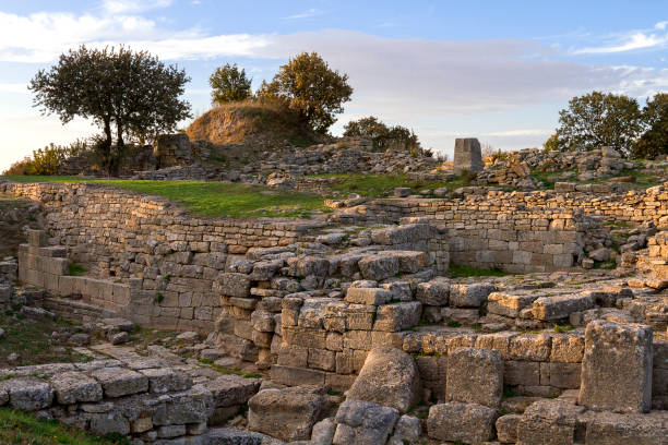 ruinen der antiken stadt troja, canakkale, türkei - ilium stock-fotos und bilder