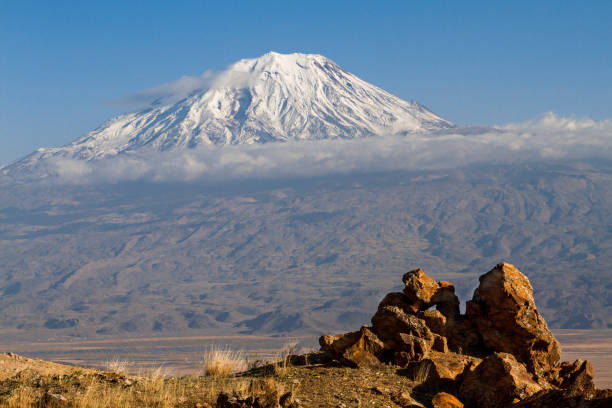 istock View over the Mount Ararat in the Eastern Turkey 643063194