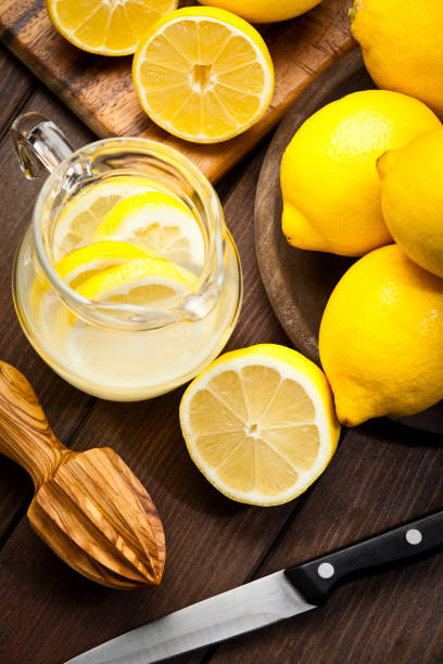 istock Preparing infused lemon detox drink 643086888