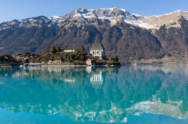 iseltwald - interlaken lake brienz switzerland - fotografias e filmes do acervo