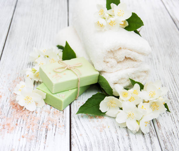 istock Spa concept with jasmine flowers 643116440