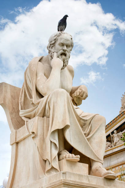 статуя сократа, афины, греция - athens academy стоковые фото и изображения