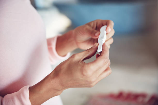 мать всех тестов - pregnancy test стоковые фото и изображения