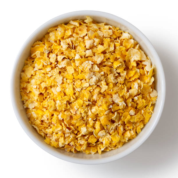 istock Dry flaked corn in white ceramic bowl. 643364654