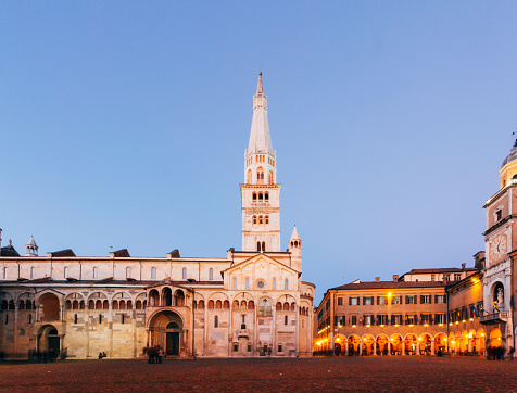 Módena, Piazza Grande, Duomo y Torre Ghirlandina. photo