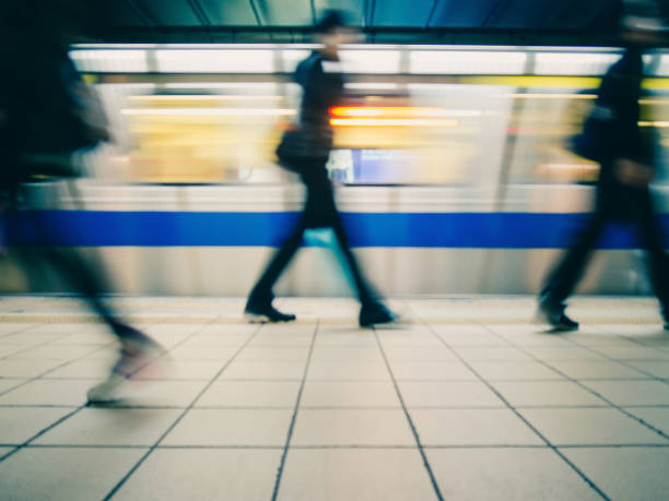 istock Subway train leaving station. People coming to or leaving the platform. 643396442