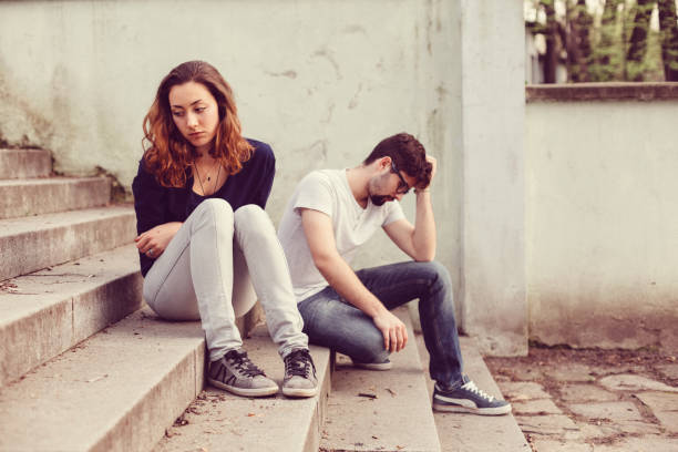 coppia di insoddisfazione - relationship difficulties couple anger communication breakdown foto e immagini stock