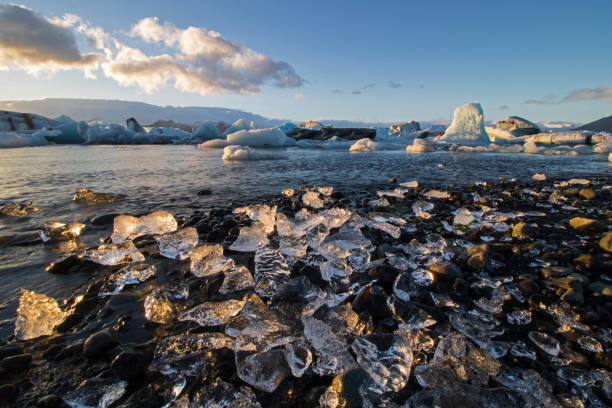 lód unosi się na diamentowej plaży, islandia - ice float zdjęcia i obrazy z banku zdjęć