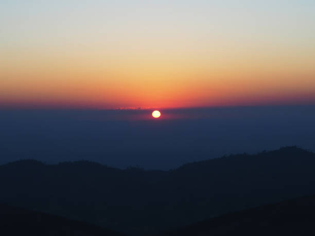 istock Sun at sunrise with blurry mountain and sky background 643513344