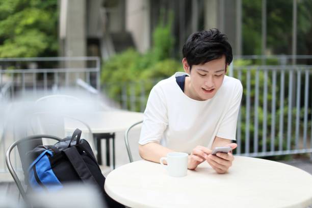 istock The university student who operates a smartphone 643535116