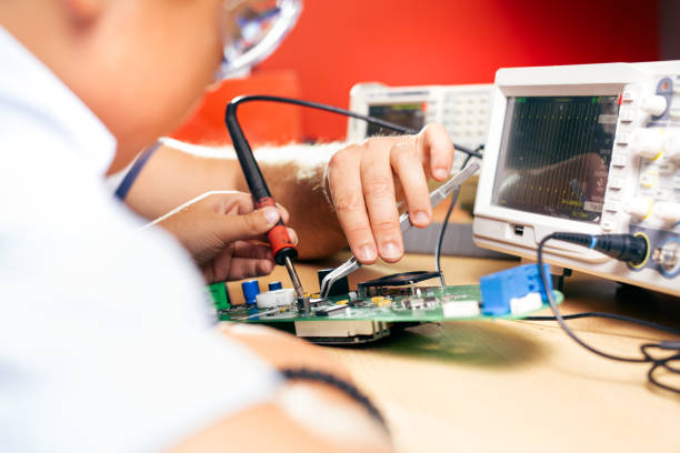 istock Little boy and teacher in class with electronic project 643575790