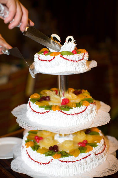 gâteau de mariage  - wedding reception wedding cake wedding cake photos et images de collection