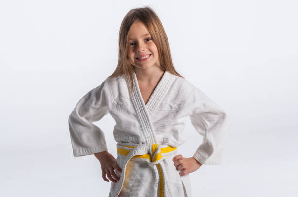 chica de judo - karate child judo belt fotografías e imágenes de stock