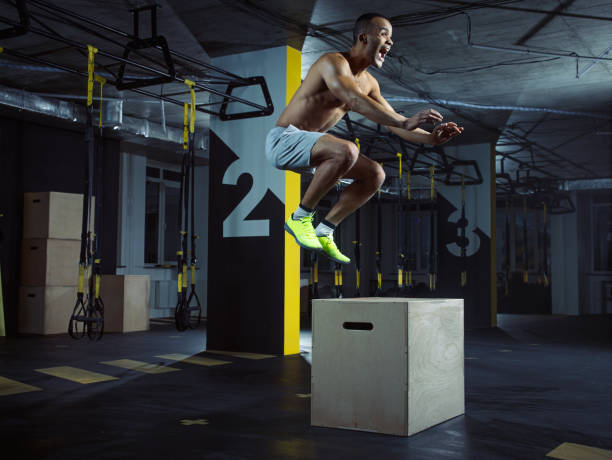 istock Gym training: Male athlete in action 643640114