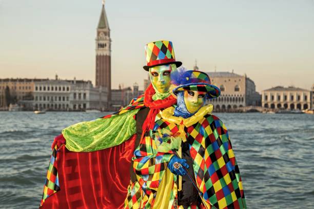 couple in the venice carnival - couple performer people venice italy imagens e fotografias de stock