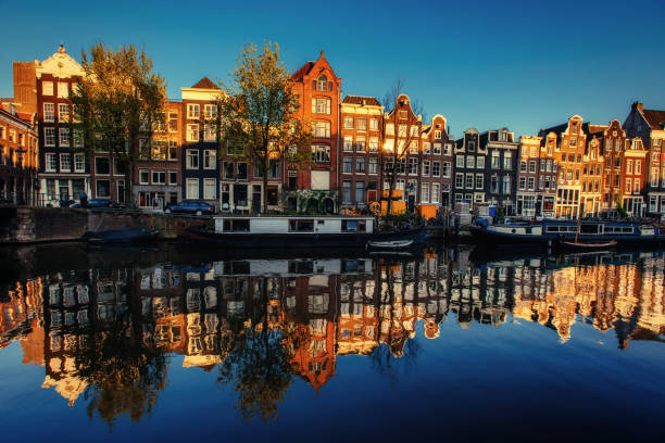 istock Beautiful night in Amsterdam illumination 643651370
