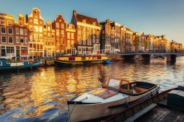 istock Beautiful night in Amsterdam.  illumination 643651420