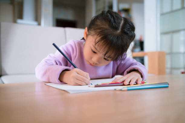 istock chinese little girl learn to draw 643659504