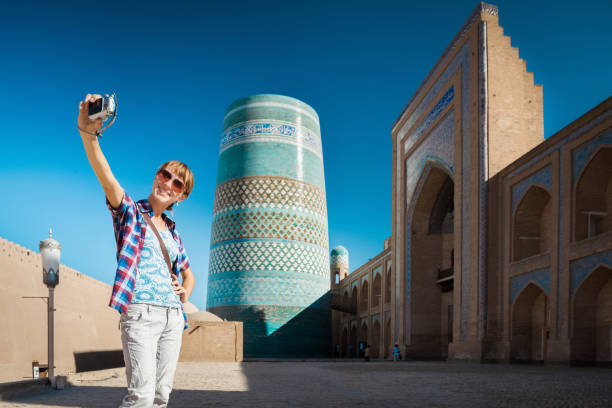 istock Young lady taking a picture 643666790