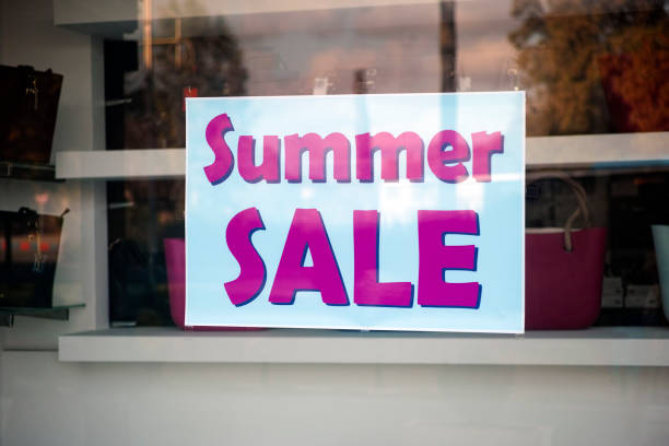 istock Signboard Summer sale in shop window 643692980