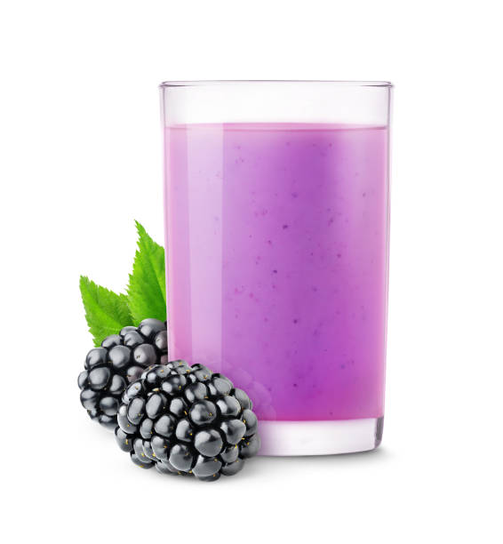 smoothie de blackberry isolé - milk shake smoothie blackberry isolated photos et images de collection