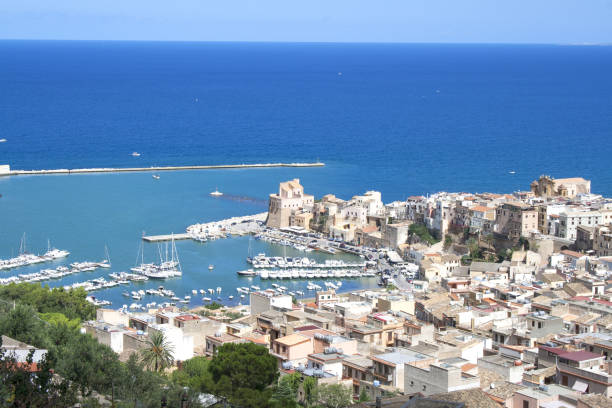 istock Overviewing Castellammare del Golfo, Sicily, Italy 643730312