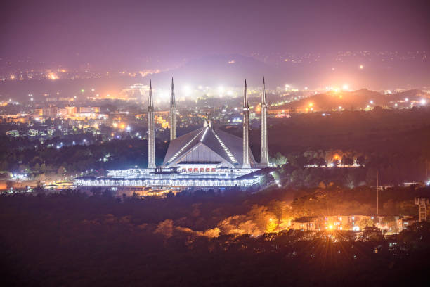 istock Shah Faisal Mosque, Pakistan 643757294