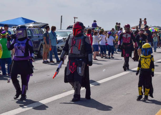 boba fett familie feiert karneval galveston 2017 mit einer parade. - boba fett stock-fotos und bilder