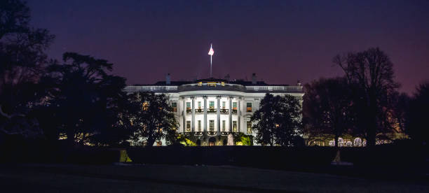 White House at Night The White House at Night (stock image) campaign headquarters stock pictures, royalty-free photos & images
