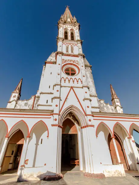Church of the "jarritos"