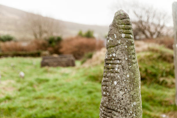 墓地の ogham の石 - thumb stones ストックフォトと画像