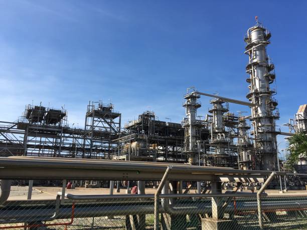 istock Oil refinery plant 643824382