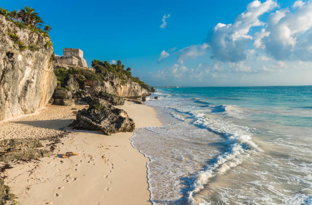 하얀 모래 해변 및 유적지 툴럼, yuacatan, 멕시코 - yucatan travel tropical climate mexico 뉴스 사진 이미지