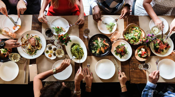 고급 라이프 스타일 소유 개념 밖으로 장난 하는 레스토랑 - fine dining 뉴스 사진 이미지