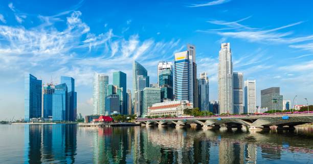 skyline de singapur en marina bay - manitoba fotografías e imágenes de stock