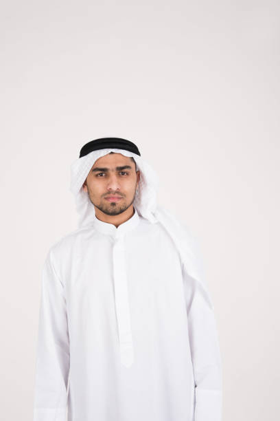 istock Arab muslim man in traditional dress 643886402