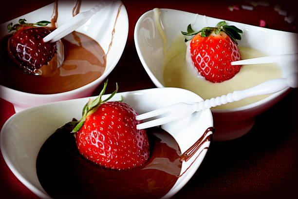 istock Fondue of strauberries and chocolate 644025032