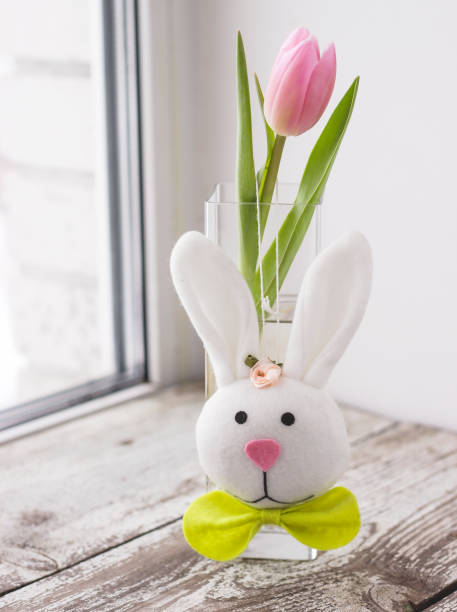 istock Pink tulip and Easter bunny toy 644089362