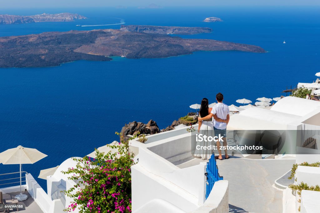 Pareja romántica en isla griega - Foto de stock de Grecia - Europa del sur libre de derechos