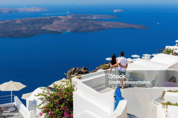 Pareja Romántica En Isla Griega Foto de stock y más banco de imágenes de Grecia - Europa del sur - Grecia - Europa del sur, Parejas, Romance